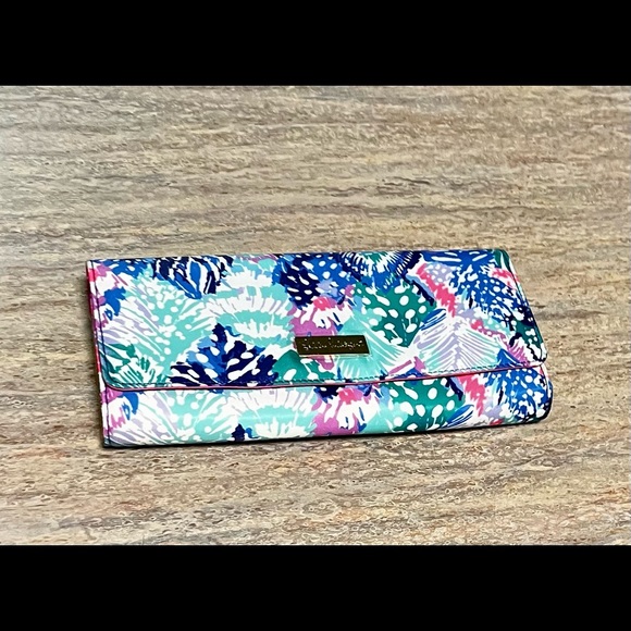 NWOT Lilly Pulitzer wallet organizer - Picture 10 of 16